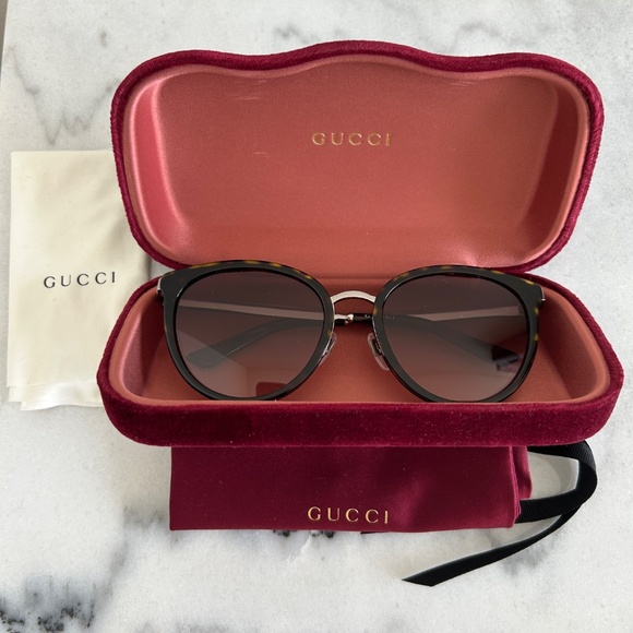 GUCCI Authentic Sunglasses - Picture 4 of 8